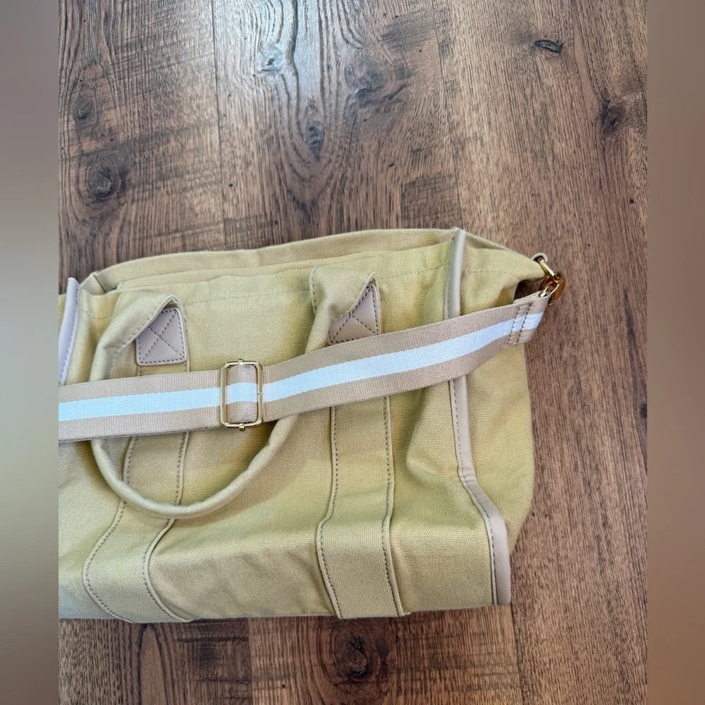 MEEJUNE Beige Tote Bag Adjustable Detachable Strap Zip Closure Inner Pockets